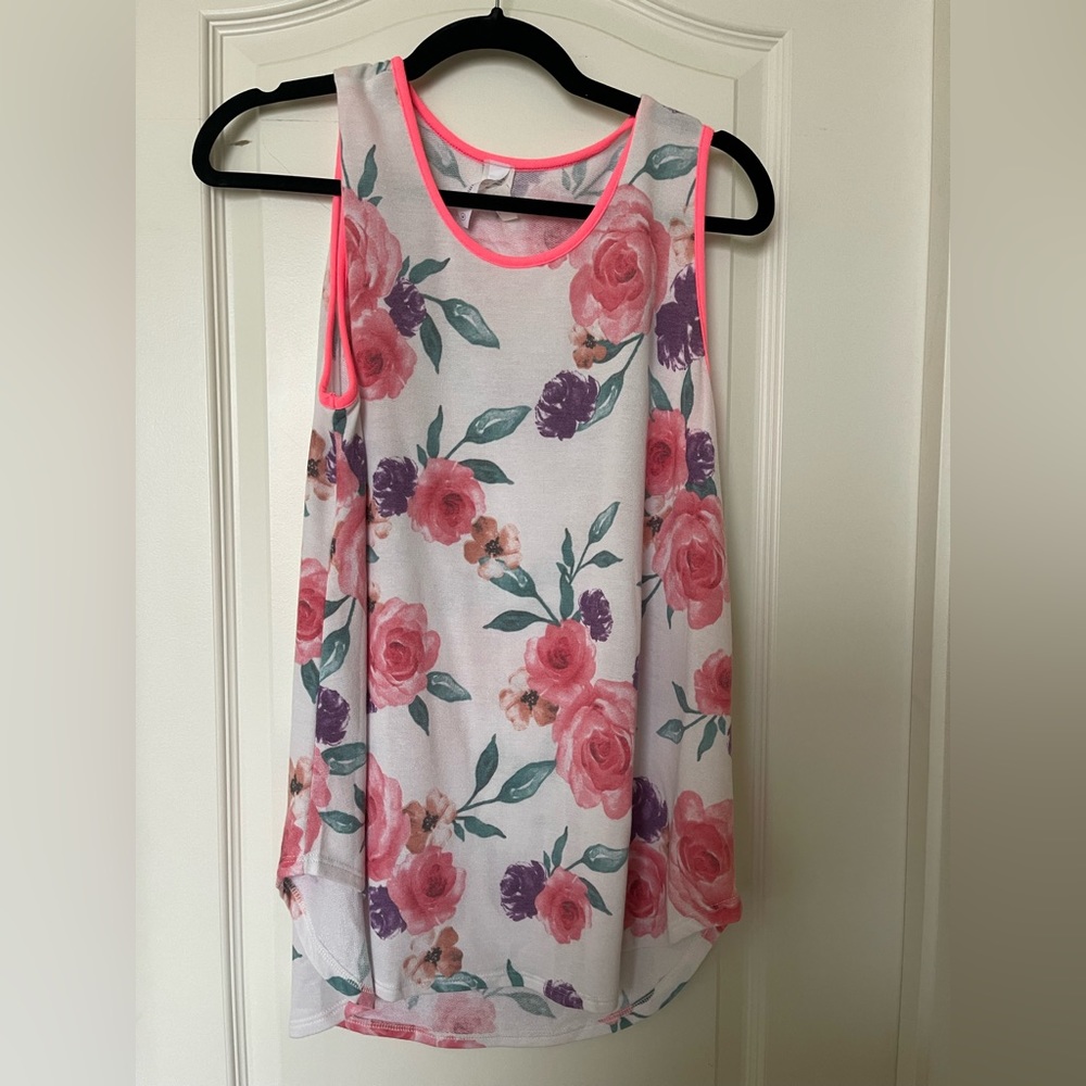 HoneyMe floral tank top size Medium. New!
